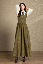 Load image into Gallery viewer, Fit and flare long sleeveless wool dress C4484
