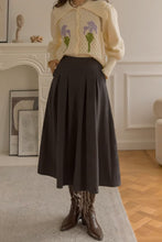 Load image into Gallery viewer, Pleated gray midi wool winter skirt C3525
