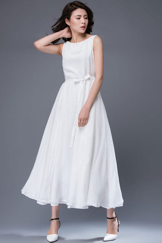 Sleeveless little white dress C879