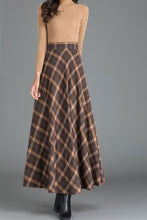 Load image into Gallery viewer, Plus Size Full Flared Plaid Wool Maxi Skirt C2490
