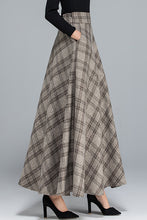 Load image into Gallery viewer, Women Maxi Plaid Wool Skirt C3114
