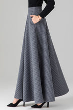 Load image into Gallery viewer, Long Simple Plaid Wool Skirt C3119
