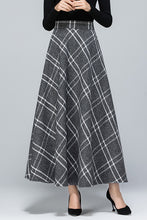 Load image into Gallery viewer, Autumn Gray Plaid Wool Skirt C3133
