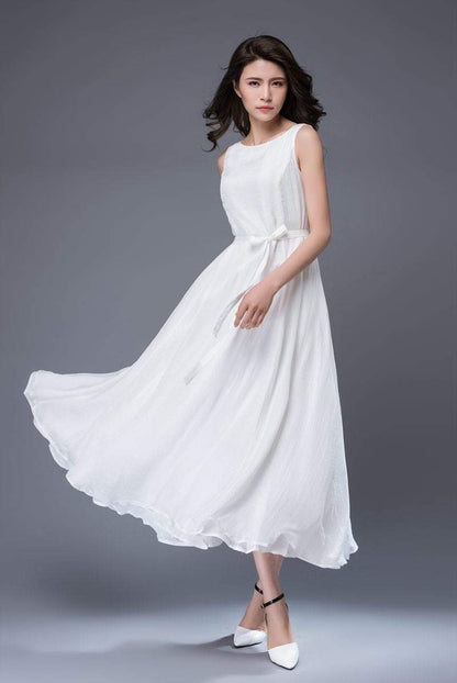 Sleeveless little white dress C879