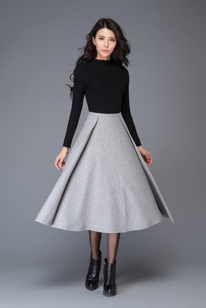 Pleated midi wool skirt in grey C1020