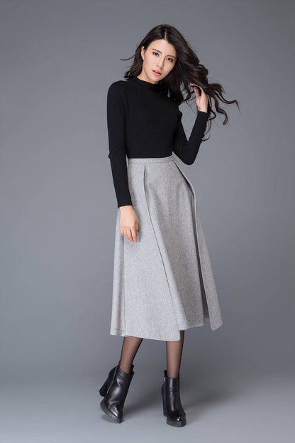 Pleated midi wool skirt in grey C1020
