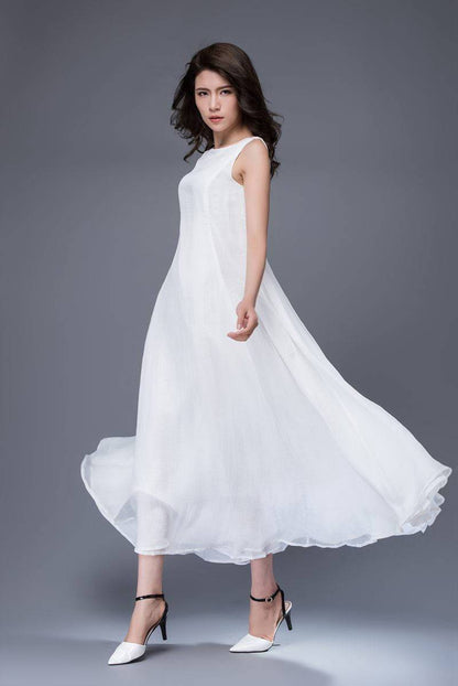 Sleeveless little white dress C879
