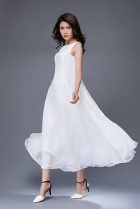 Sleeveless little white dress C879