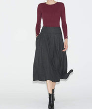 Load image into Gallery viewer, Gray skirt, wool skirt, midi skirt, womens skirt, warm skirt, winter skirt, gray wool skirt, warm winter skirt, womens wool skirt (C707)
