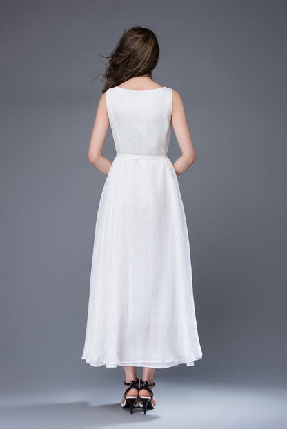Sleeveless little white dress C879