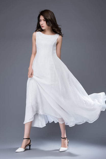 Sleeveless little white dress C879